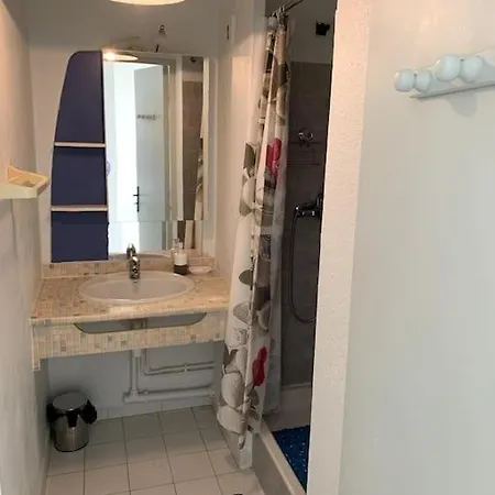 Hotel Chez Willy, Un Pied A Terre Comme Chez Vous. Sète